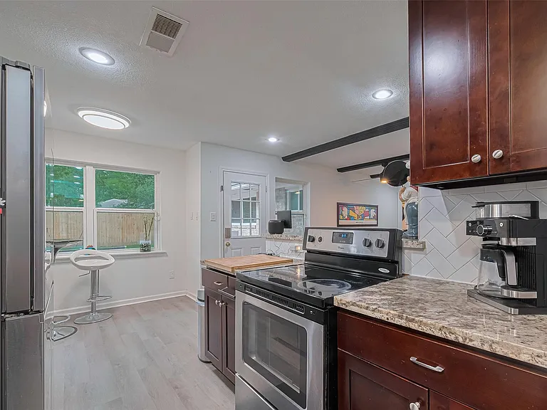12602 Westleigh Dr — Photo 9