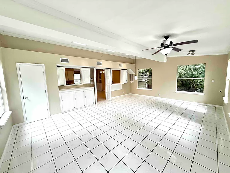 502 Dewberry Dr — Photo 9