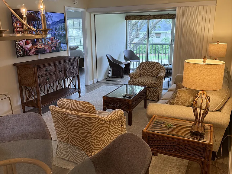 1900 Alamanda Dr #202 — Photo 7