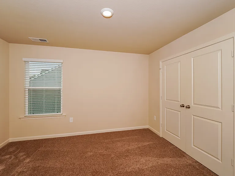 525 Clover Cir — Photo 11