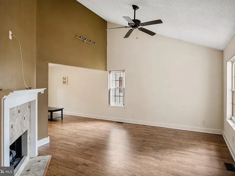 15 Embassy Dr — Photo 5