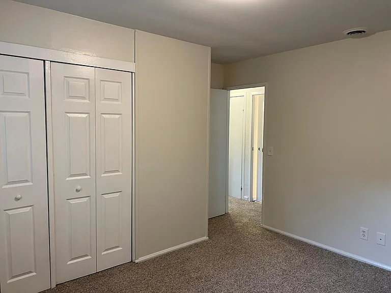 915 Shumway Ave — Photo 13