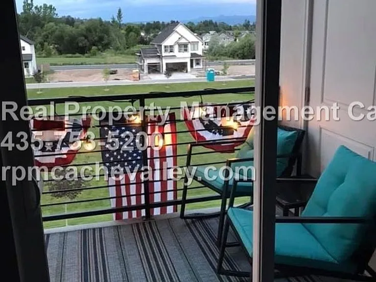 163 E 550 N #A301 — Photo 11
