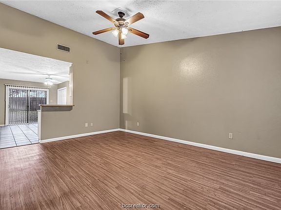 3rd image of 33333335 Lodgepole Cir