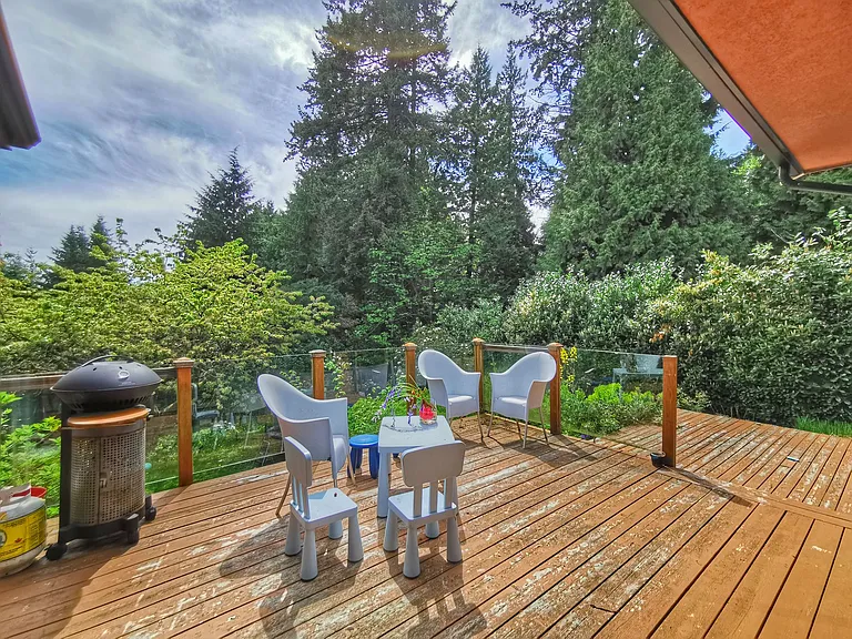 1294 Netley Pl — Photo 14