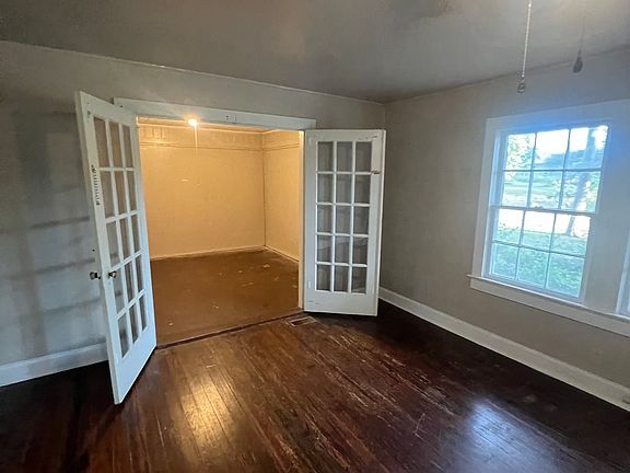 2nd image of 104 W Willingham St