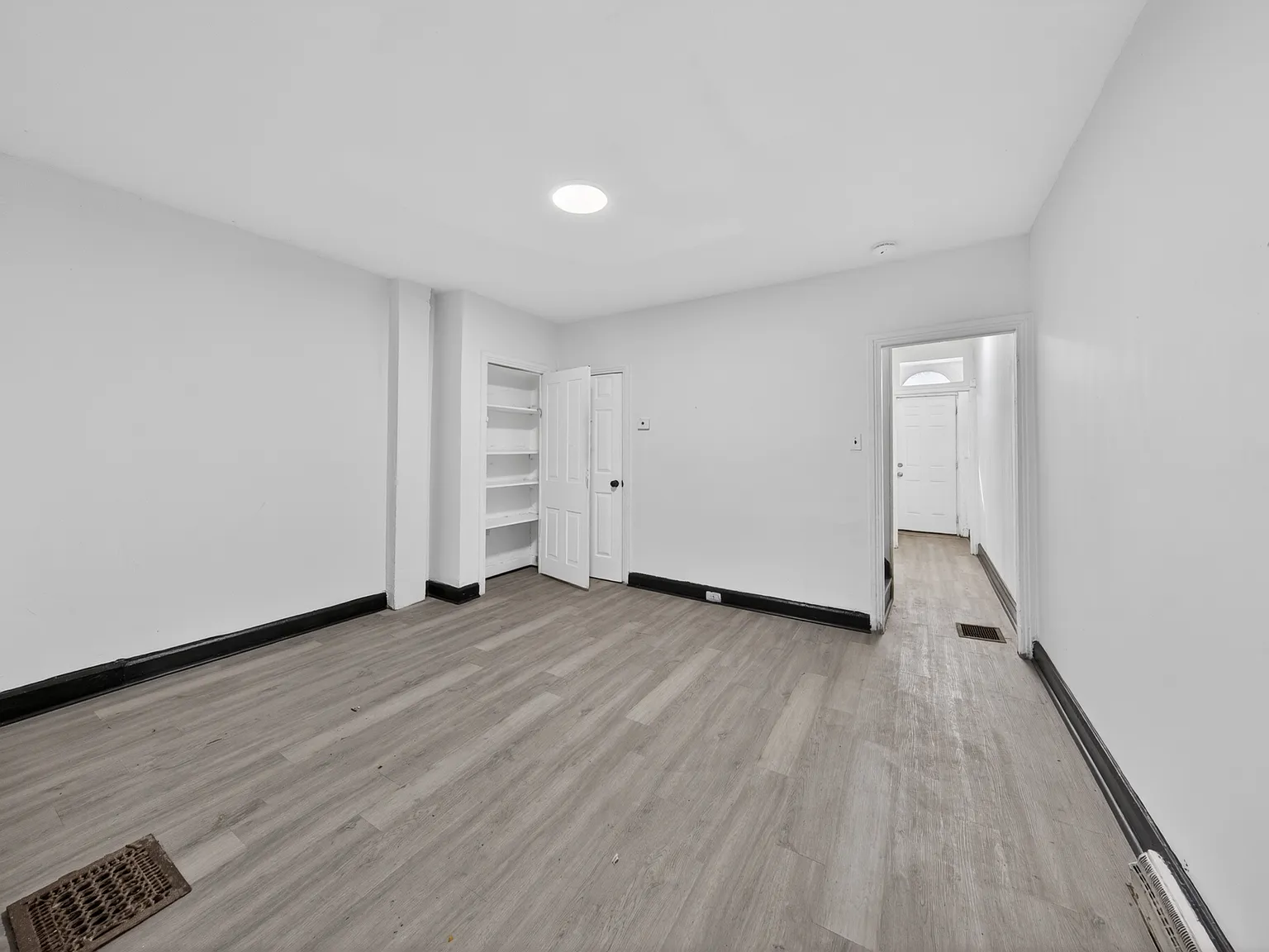 3 bed, 775 sqft, $1,700 — Photo 2