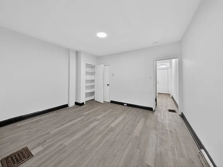 835 N Spruce St — Photo 2