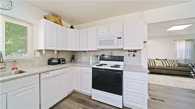 4 bed, 1800 sqft, $2,395 — Photo 4