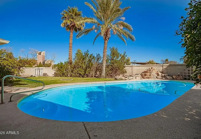 650 E Malibu Dr — Photo 5