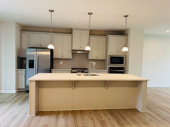 3rd image of 4843 Berryfield Ln