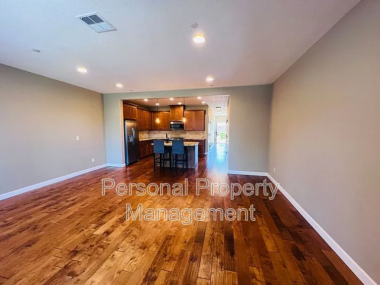 4307 NW Sage Loop — Photo 2