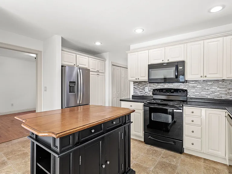 22 Maple Rd — Photo 24