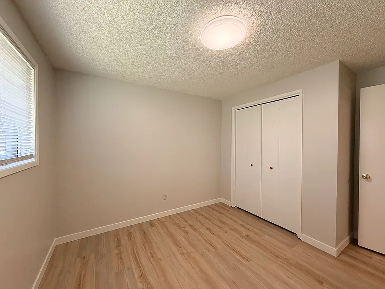 6127 - 6131 Onyx Avenue — Photo 20