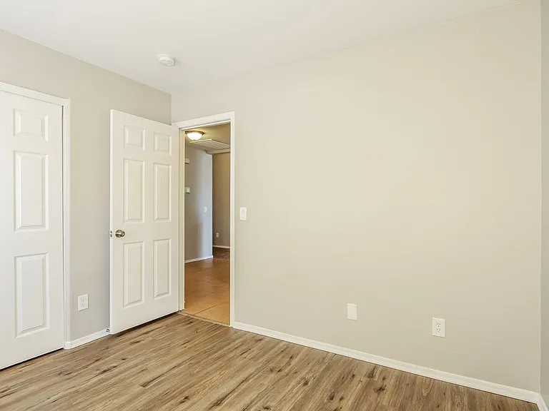 1840 S 106th Ln — Photo 14