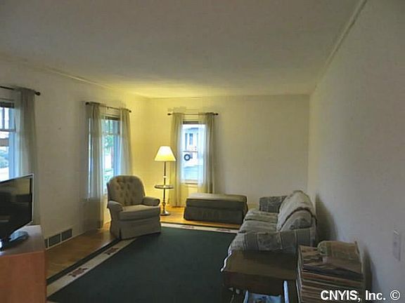 5th image of 124 Greenland Dr