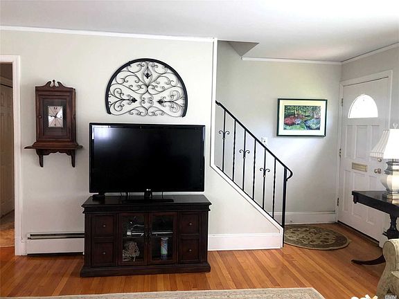 2nd image of 6 Barbara Ct