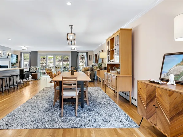 45 Highfield Dr APT 5, Falmouth, MA 02540