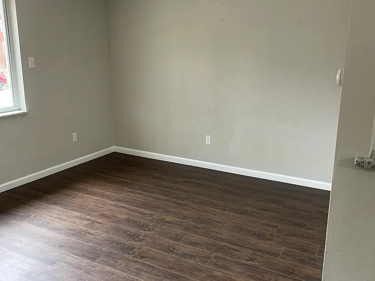 140 Peony Ave — Photo 19