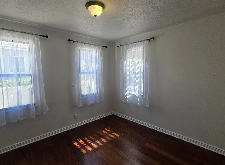 1151 Heather Sq — Photo 27