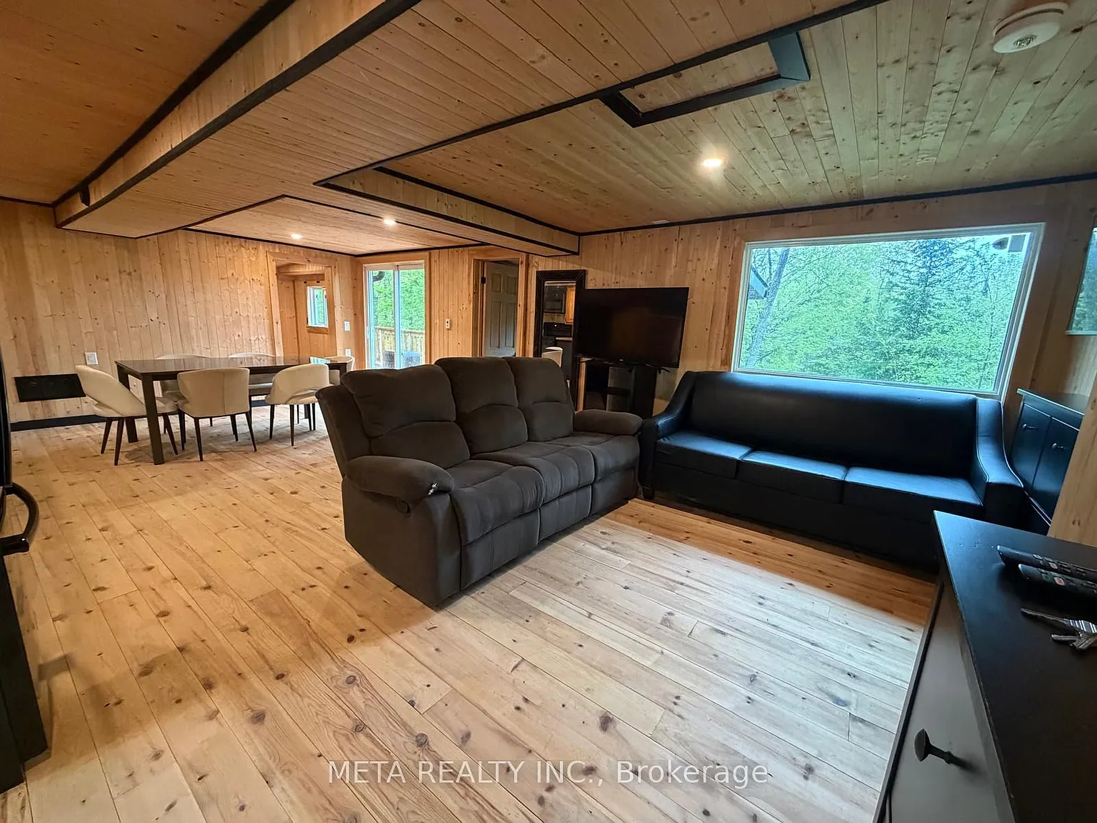 2 bed, $1,900 — Photo 2