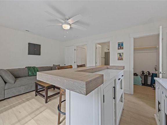 5th image of 712 14th St #B