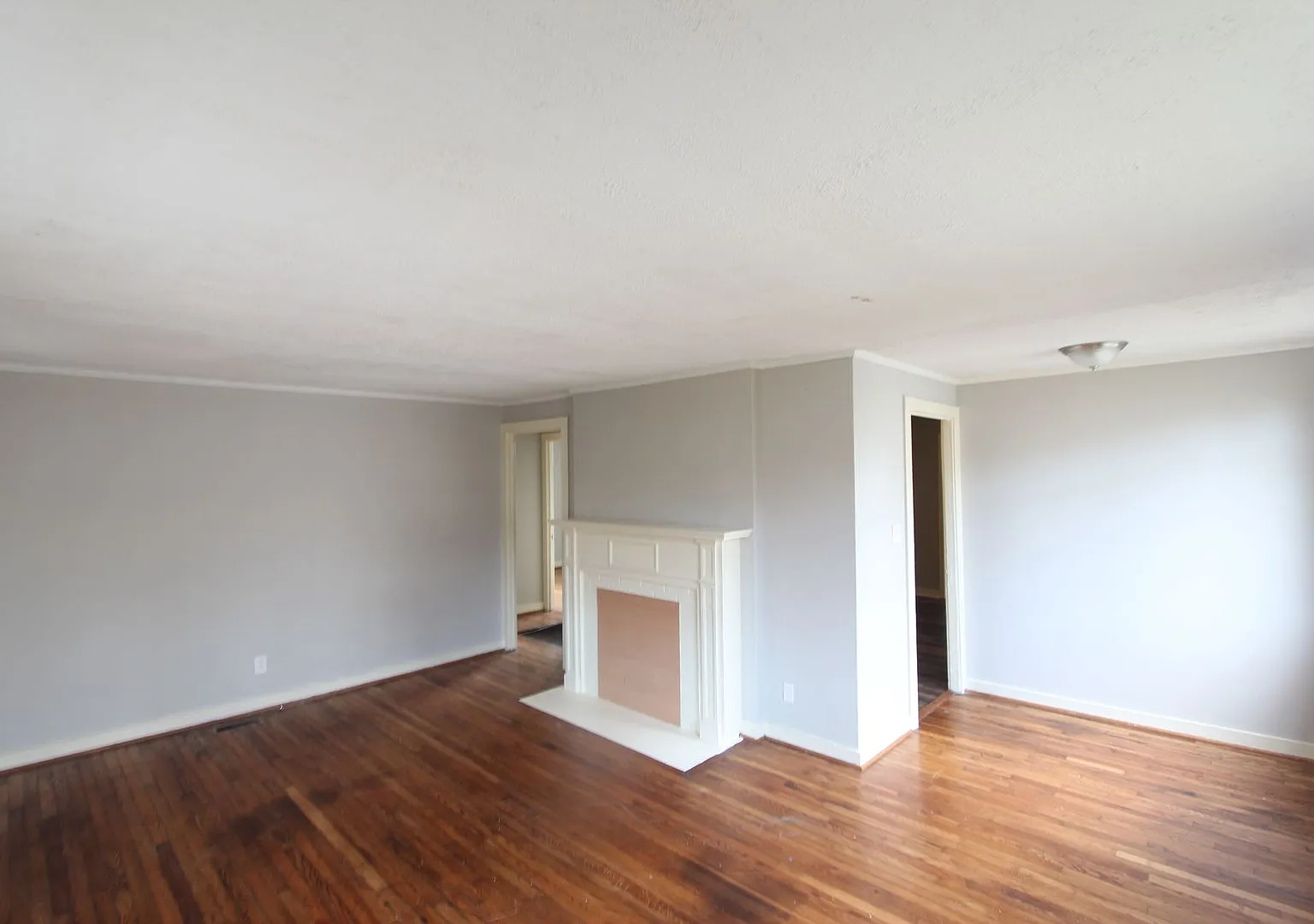 New On The Market! Fresh New Updates!! Better Hurry To See This One!! — Photo 4