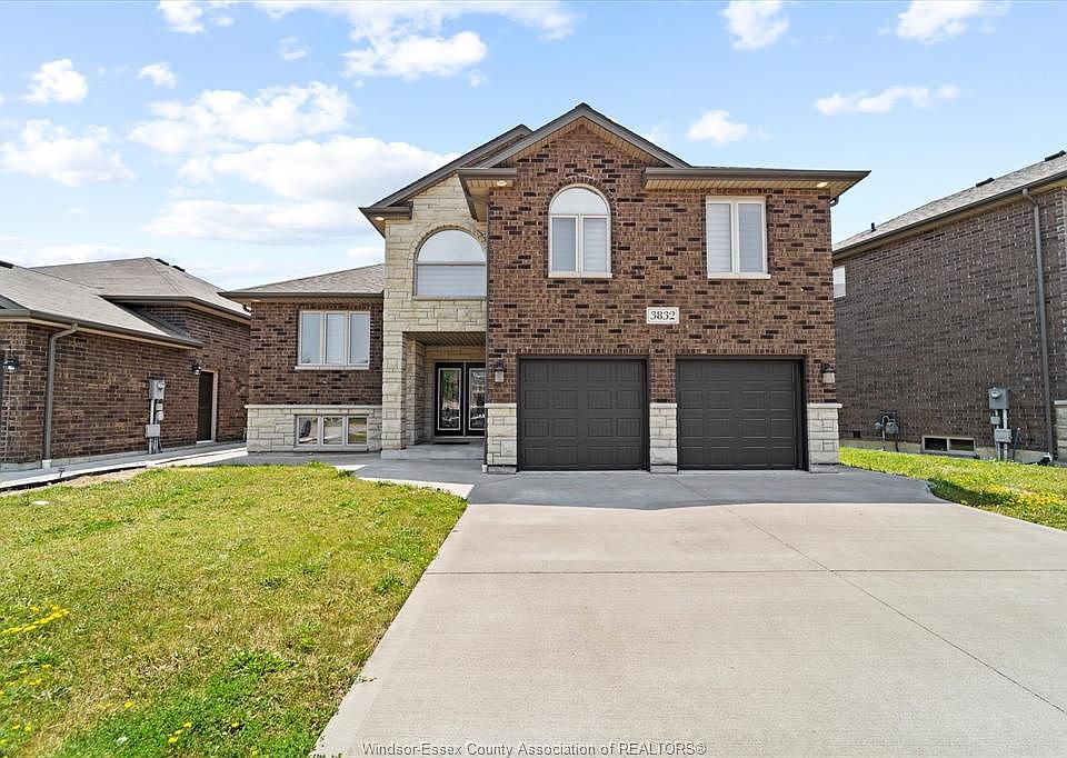 1st image of 3832 Zanzibar Cres