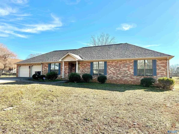 161 Lamoray Dr, Rogersville, AL 35652