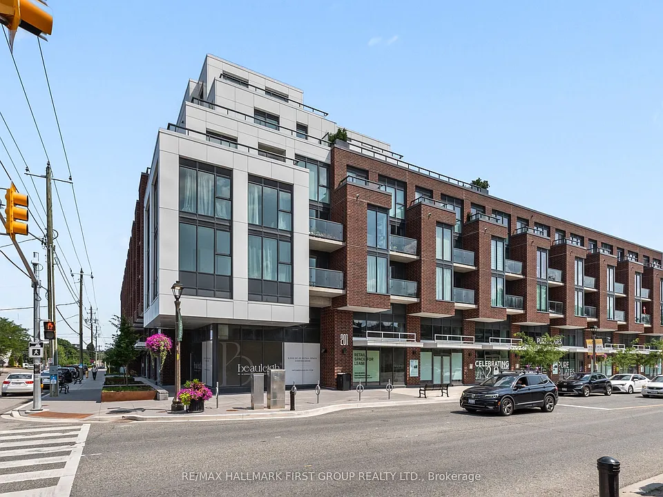 201 Brock St S #427