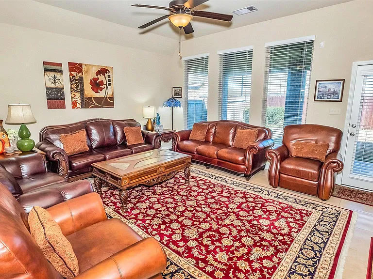 8807 Seguin Cove Ln — Photo 11