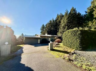 7077 Dale Rd, Sechelt, BC V7Z0N2