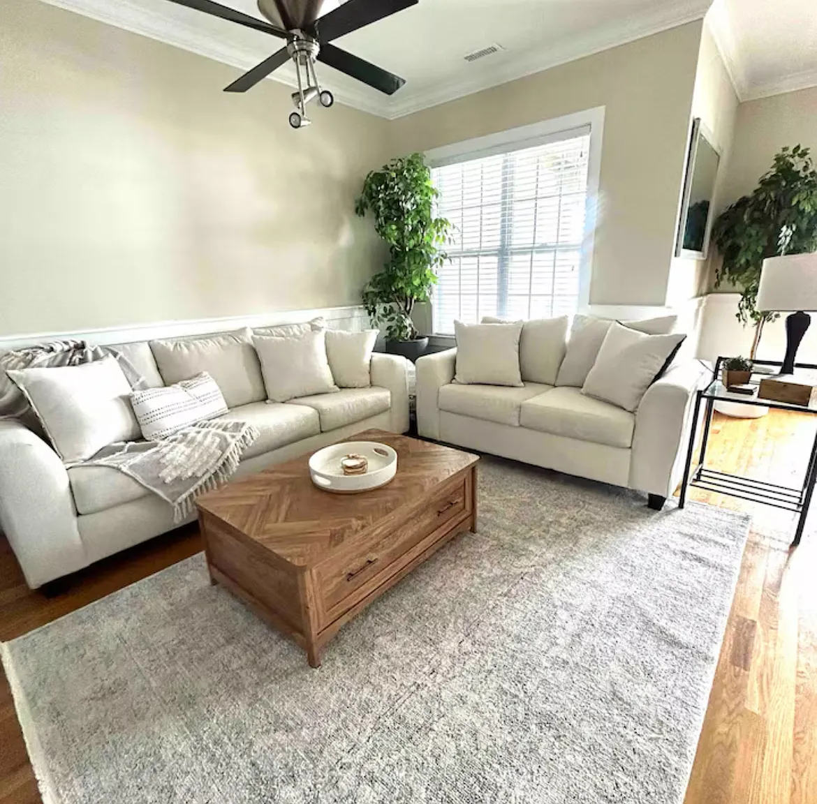 7 bed, 2850 sqft, $2,650 — Photo 3