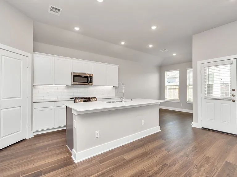 10515 Moon Valley Ln — Photo 13