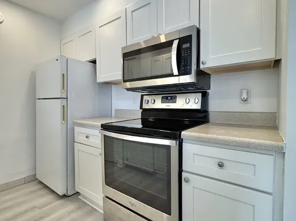 150 Santa Clara Dr APT 5, Naples, FL 34104