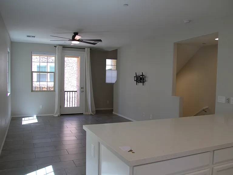 1676 E Hampton Ln — Photo 5