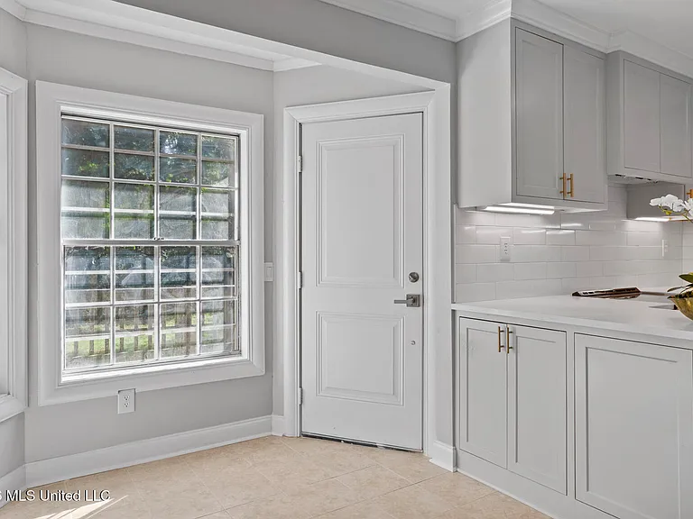 1112 Meadowbrook Rd — Photo 16