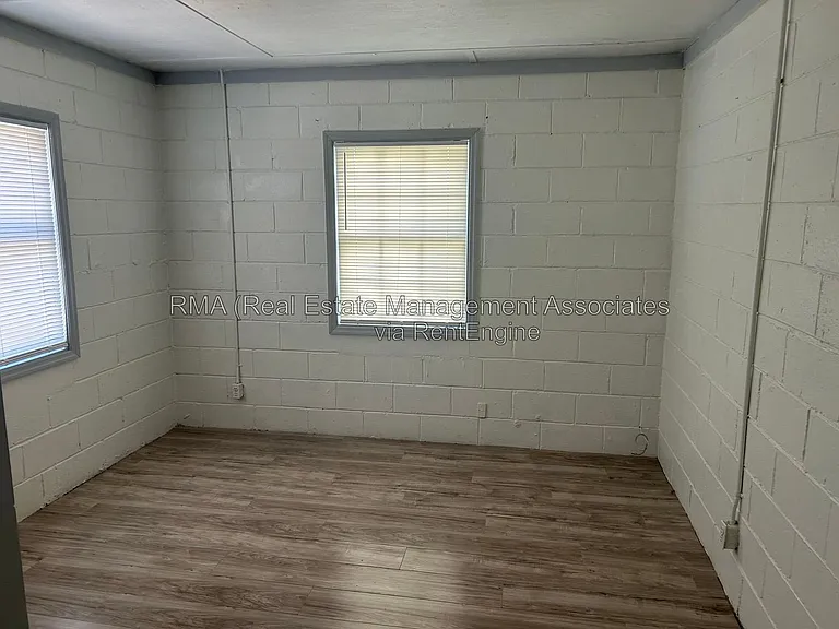 923 Cleveland St — Photo 4