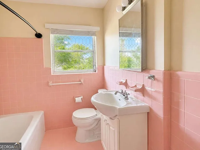 504 Bowen St — Photo 27