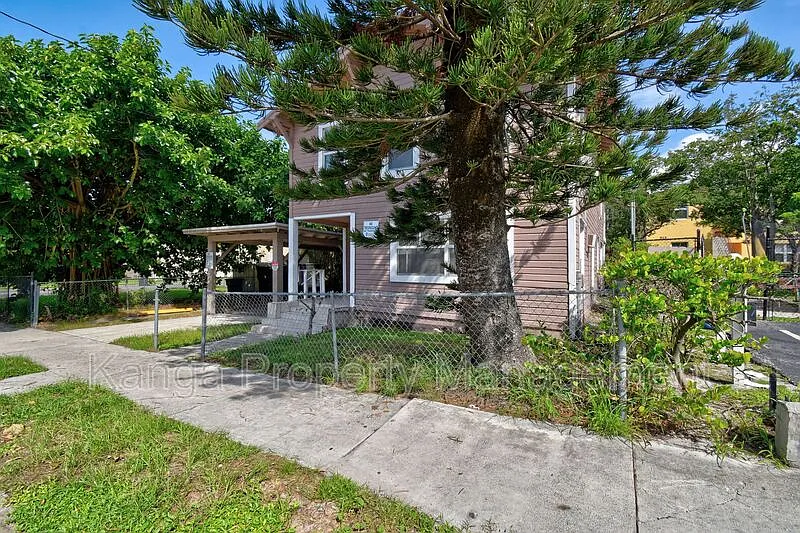 5 bed, 2.0 bath, 2196 sqft, $3,600 — Photo 3