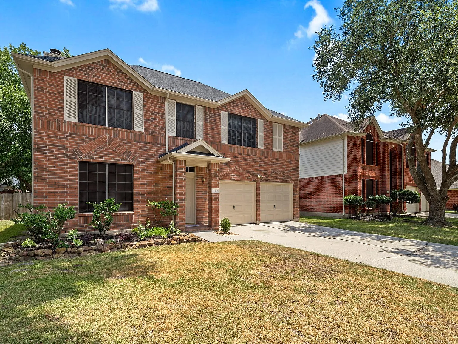 4 bed, 2.5 bath, 2460 sqft, $2,300 — Photo 3