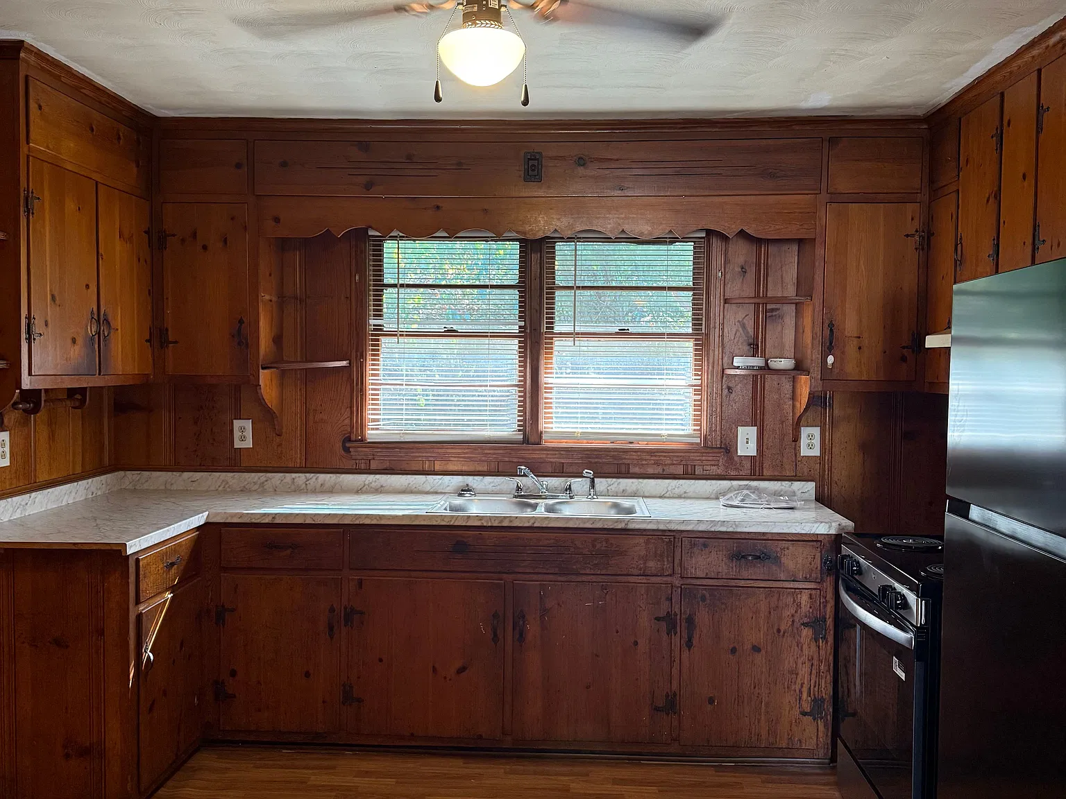 3 bed, 1.5 bath, 1600 sqft, $1,200 — Photo 4