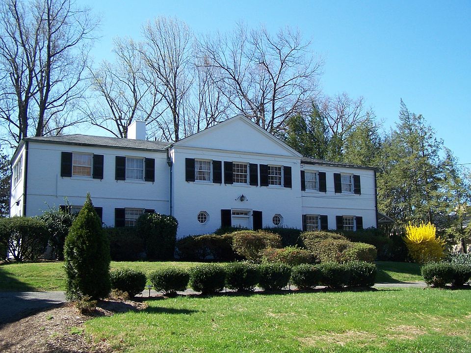 Vintage Georgian on .68 Acres