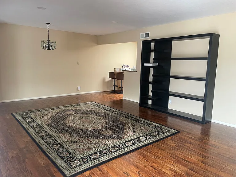 18354 Vanderbilt Dr — Photo 2