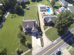 514 Buckley Rd, Saint Louis, MO 63125