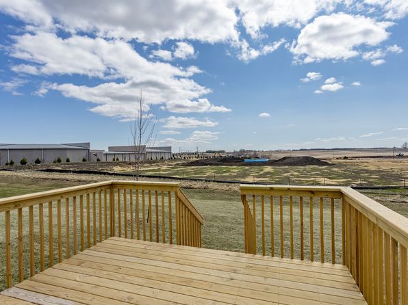 1060 Gray Ave, Waukee, IA 50263