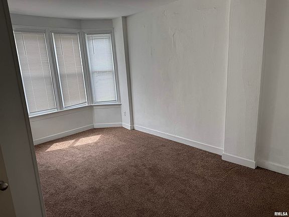 5th image of 415 Willow St
