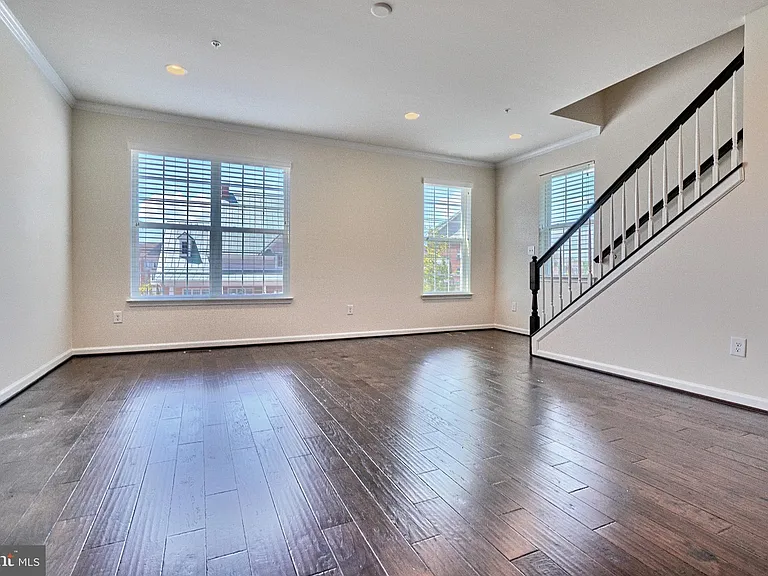 8016 Blue Stream Dr — Photo 8