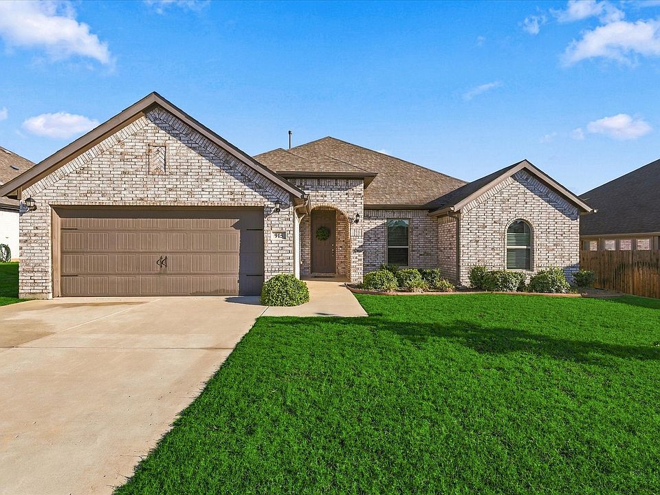 1st image of 915 Timber Ridge Dr