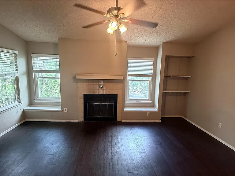 5313 Indio Dr #D — Photo 3